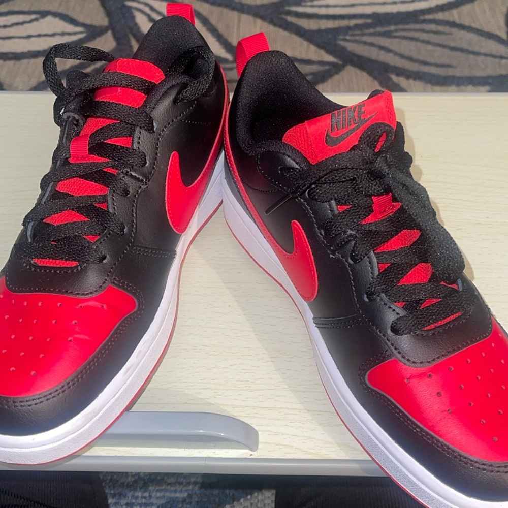 NIKE Court Borough Low 2 Kids Shoes Size 6.5 /Red & Black